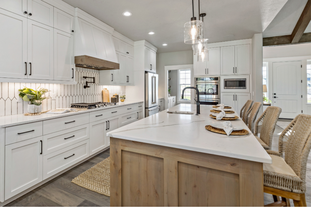 Luxury kitchen by Pleasant View Construction