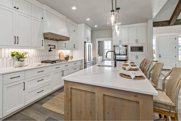 Luxury kitchen by Pleasant View Construction